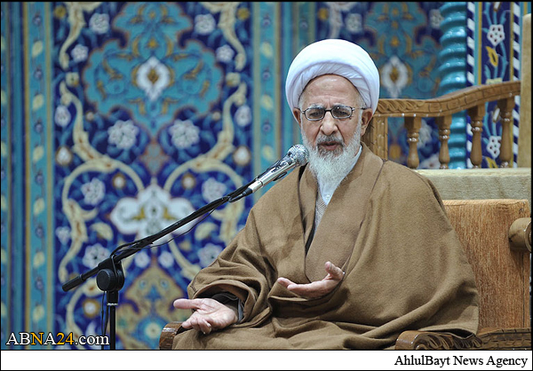 آیت الله جوادی آملی: با عمل به دستورات اهل بیت(ع) کشورمان را اهل بیتی کنیم